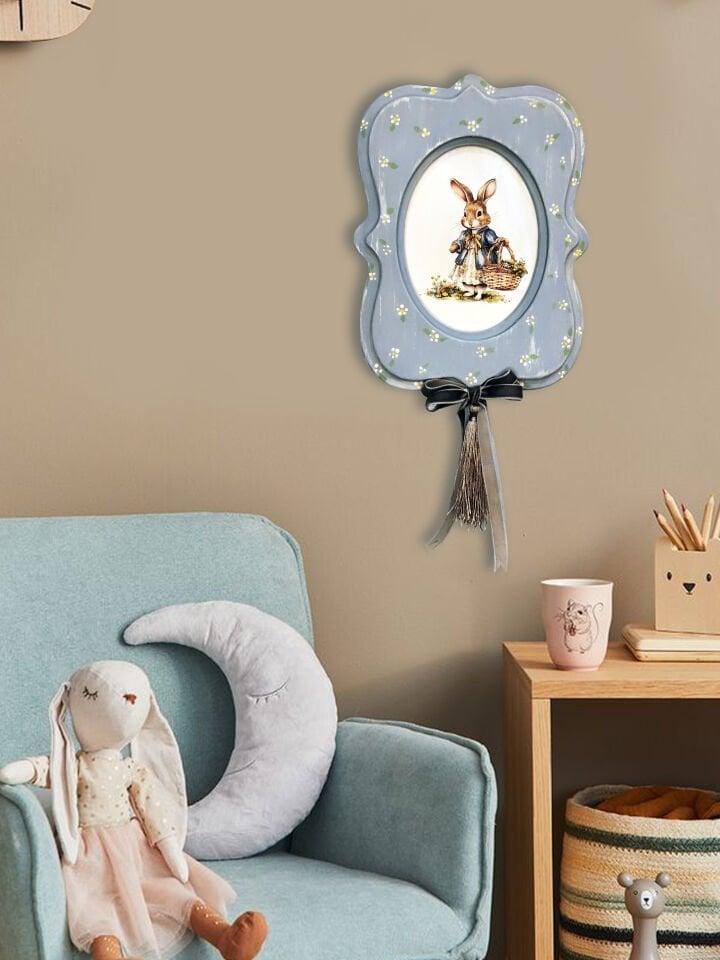 Çiçek Toplayan Tavşan El Yapımı Dekoratif Tablo - Lacivert Kurdele Detaylı