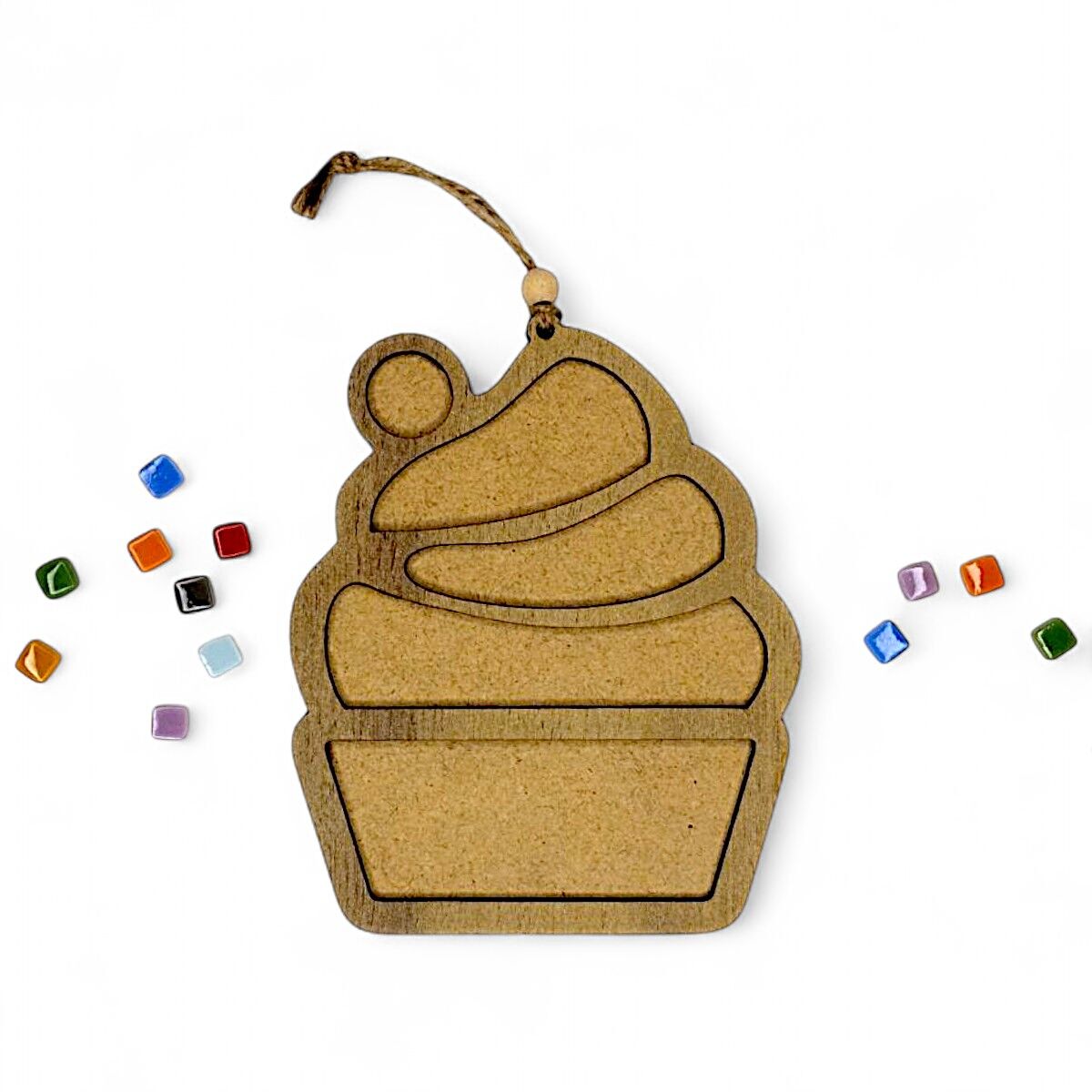 Cupcake Figürü-Ahşap Görünümlü Özel Kaplamalı Kolay Silinen Ahşap Baz (Ham MDF Değil)